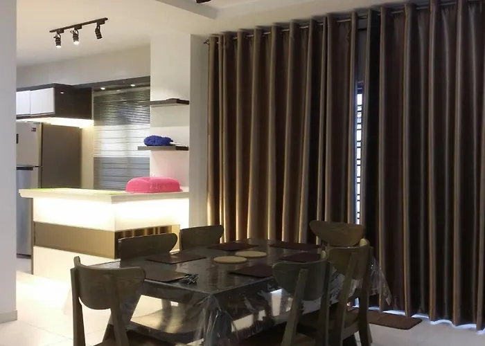 Cosy Spacious Homestay In Central Batu Pahat With Wifi & Genting Clubhouse
