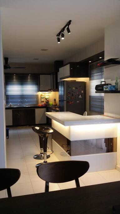 Holiday home Cosy Spacious In Batu Pahat With Wifi & Genting Clubhouse *