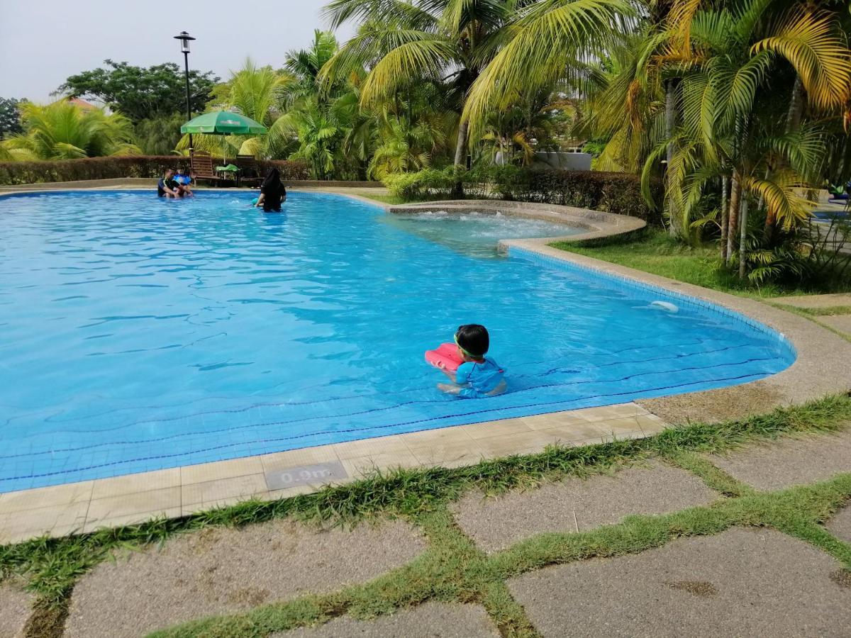 Cosy Spacious In Batu Pahat With Wifi & Genting Clubhouse * Kampong Seri Gading